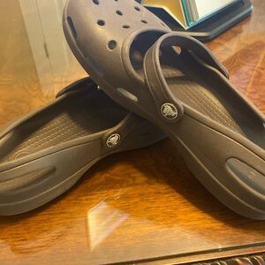 Crocs sizes 9 women’s